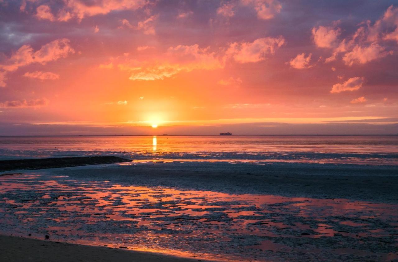 Duhnentraum Bestlage Am Sandstrand, Balkon,Meerblick, Parkplatz, Aufzug, Wlan, Bettwaesche,Handtuecher,Netflix Uvm Cuxhaven Exteriér fotografie